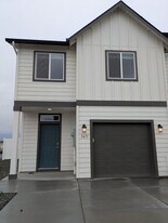 3671 S Roosevelt Pl in Kennewick, WA - Building Photo