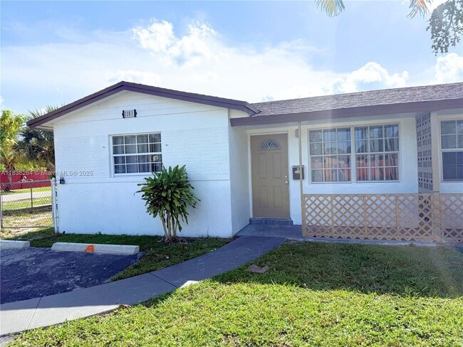 1101 NW 55th Ave in Lauderhill, FL - Building Photo - Building Photo