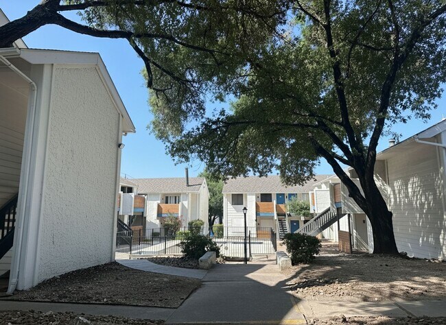 1804 W Rundberg Ln, Unit A-222 in Austin, TX - Building Photo - Building Photo