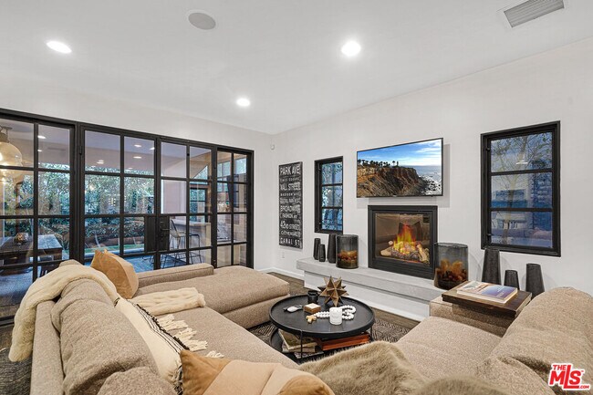 3159 Thatcher Ave in Los Angeles, CA - Building Photo - Building Photo