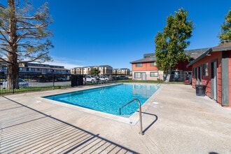 Park Circle Apartments in Lancaster, CA - Building Photo - Building Photo