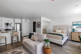 Pacific Apartment Homes at Emerald in Torrance, CA - Building Photo