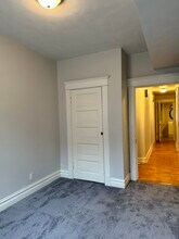 827 Market St, Unit 1 in Wheeling, WV - Foto de edificio - Building Photo