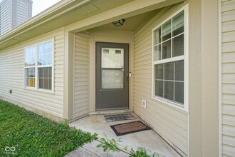 1723 Farm Meadow Dr in Greenwood, IN - Building Photo - Building Photo