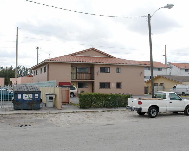 370 E 34th St in Hialeah, FL - Building Photo - Building Photo