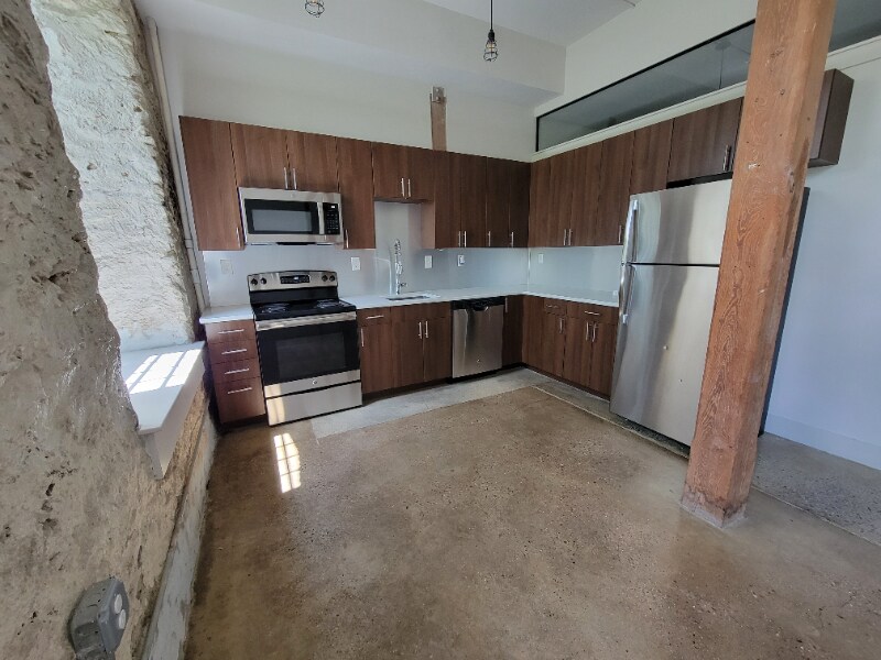 3715 Main St in Philadelphia, PA - Building Photo