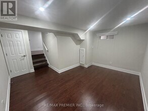 4057 Taffey Crescent in Mississauga, ON - Building Photo - Building Photo