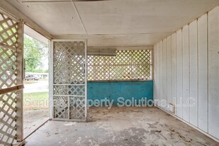 1800 Lariet Ln in Del City, OK - Foto de edificio - Building Photo