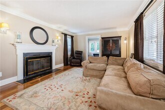 353 Old Mamaroneck Rd in White Plains, NY - Building Photo - Building Photo