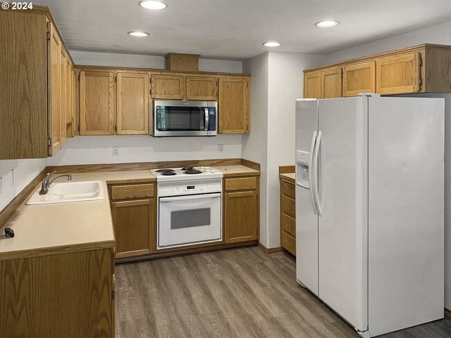 2262 NE 162nd Ave in Portland, OR - Building Photo - Building Photo