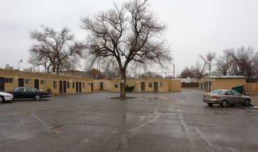 Central West Apartments in Albuquerque, NM - Foto de edificio - Building Photo