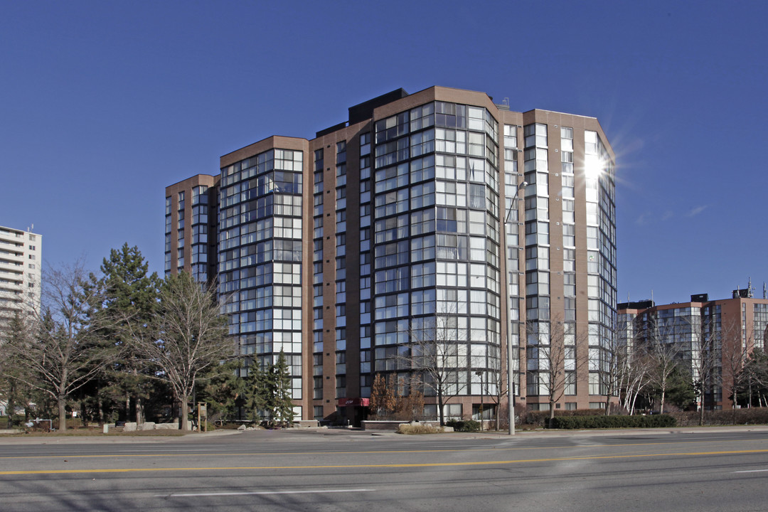 Courtney Club Condominiums in Mississauga, ON - Building Photo