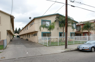 14618 Wyandotte St in Van Nuys, CA - Building Photo - Building Photo