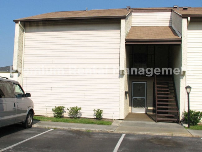property at 4028 Billingsgate Rd