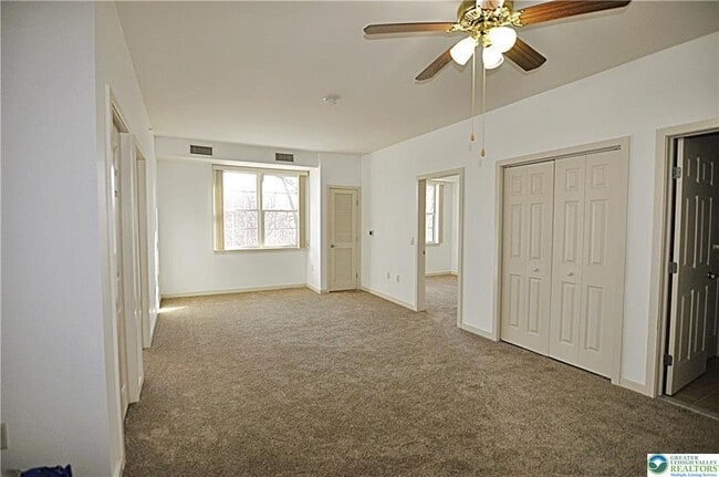 2121 Hokendauqua Ave in Northampton, PA - Building Photo - Building Photo