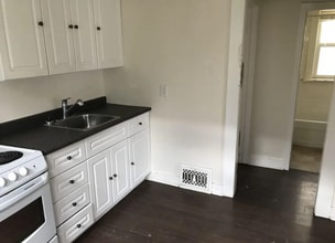 2074 King St in Regina, SK - Building Photo - Building Photo