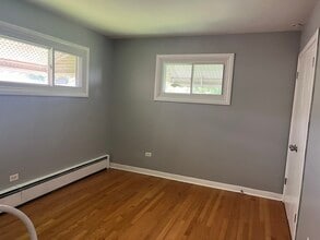 4835 Oak Center Dr in Oak Lawn, IL - Building Photo - Building Photo
