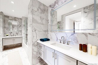 641 5th Ave in New York, NY - Building Photo - Building Photo