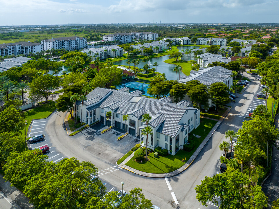 The Enclave At Doral in Doral, FL - Foto de edificio