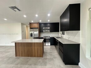 1610 NE 17th Ave in Fort Lauderdale, FL - Building Photo - Building Photo