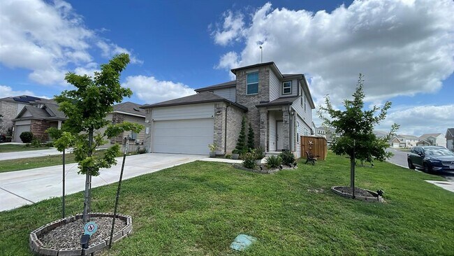 204 Bronco Billy Dr in Jarrell, TX - Building Photo - Building Photo