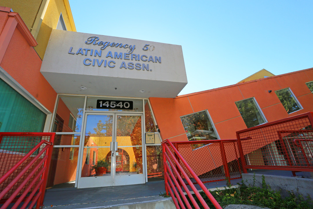 Regency 50 in Panorama City, CA - Building Photo