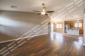 2033 N Thunderbird Ave in Casa Grande, AZ - Building Photo - Building Photo