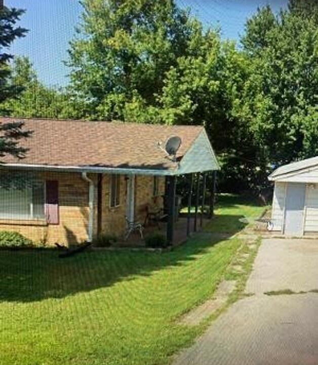 2404 Hobart Rd in Indianapolis, IN - Building Photo