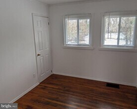 6451 Maplewood Dr in Falls Church, VA - Foto de edificio - Building Photo