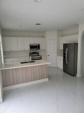 5621 NW 112th Ct in Doral, FL - Building Photo - Building Photo