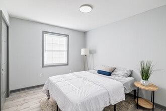 LIV Lakeview in Richmond, VA - Building Photo - Building Photo