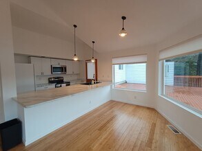 3741 Longhorn Dr NW in Bremerton, WA - Building Photo - Building Photo