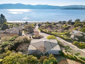20 Gilmartin Dr in Tiburon, CA - Building Photo - Building Photo