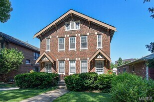 1071 Terrace Dr in Richmond Heights, MO - Building Photo