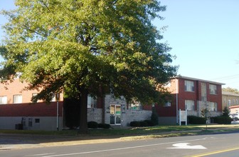 Carondelet Place Apartments in St. Louis, MO - Foto de edificio - Building Photo