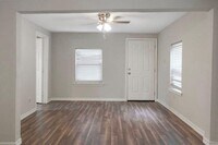 235 E Crosstimbers St photo'