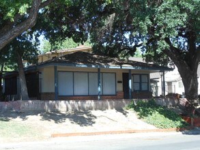 103-111 N Morton Blvd in Modesto, CA - Building Photo - Building Photo