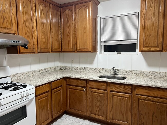 1761 63rd St, Unit 1st Fl unit