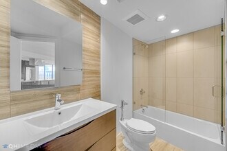 300 N State St, Unit 5821 in Chicago, IL - Building Photo - Building Photo