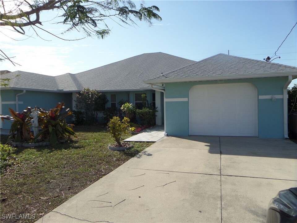 3014 SE Santa Barbara Pl in Cape Coral, FL - Building Photo