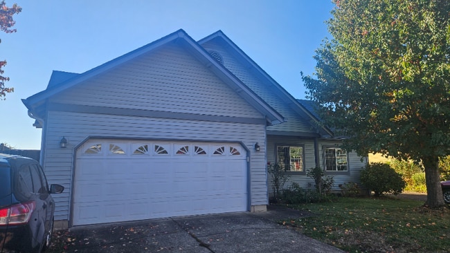 2746 Chad Dr in Eugene, OR - Building Photo - Building Photo