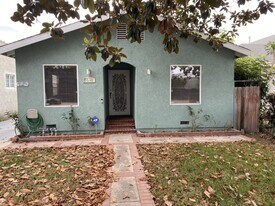 2610-2612 1/2 S Harcourt Ave in Los Angeles, CA - Building Photo