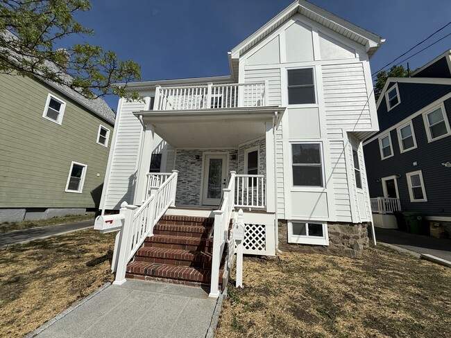 246 Sycamore St, Unit 1
