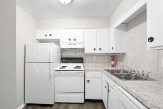 4500 Landside Dr in Louisville, KY - Building Photo - Building Photo
