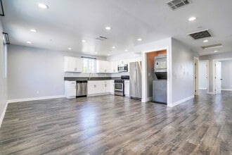 5258 Oakland St, Unit 5258 in Los Angeles, CA - Building Photo - Building Photo