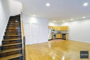 33 Saint Marks Place in New York, NY - Building Photo