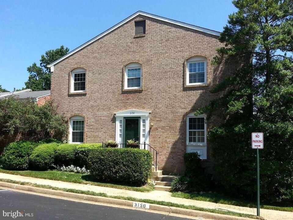 3150 Hartwick Ln in Fairfax, VA - Foto de edificio