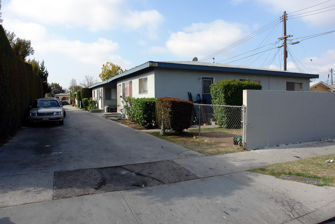 4232-4236 W 106th St in Inglewood, CA - Building Photo