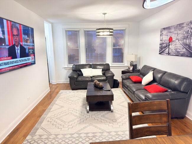 2922 N Rockwell St, Unit 1