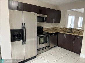 6255 SW 47th Manor in Davie, FL - Building Photo - Building Photo